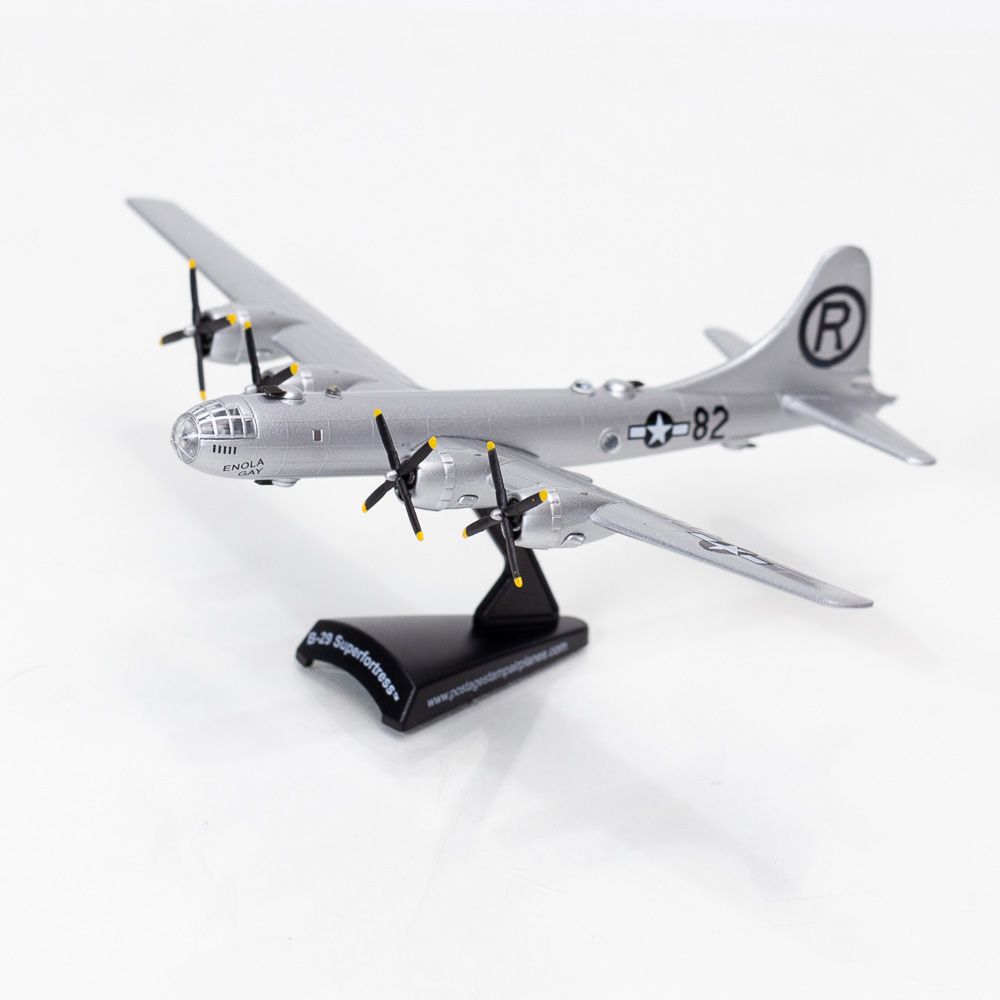 what is the largest plastic scale model of the enola gay
